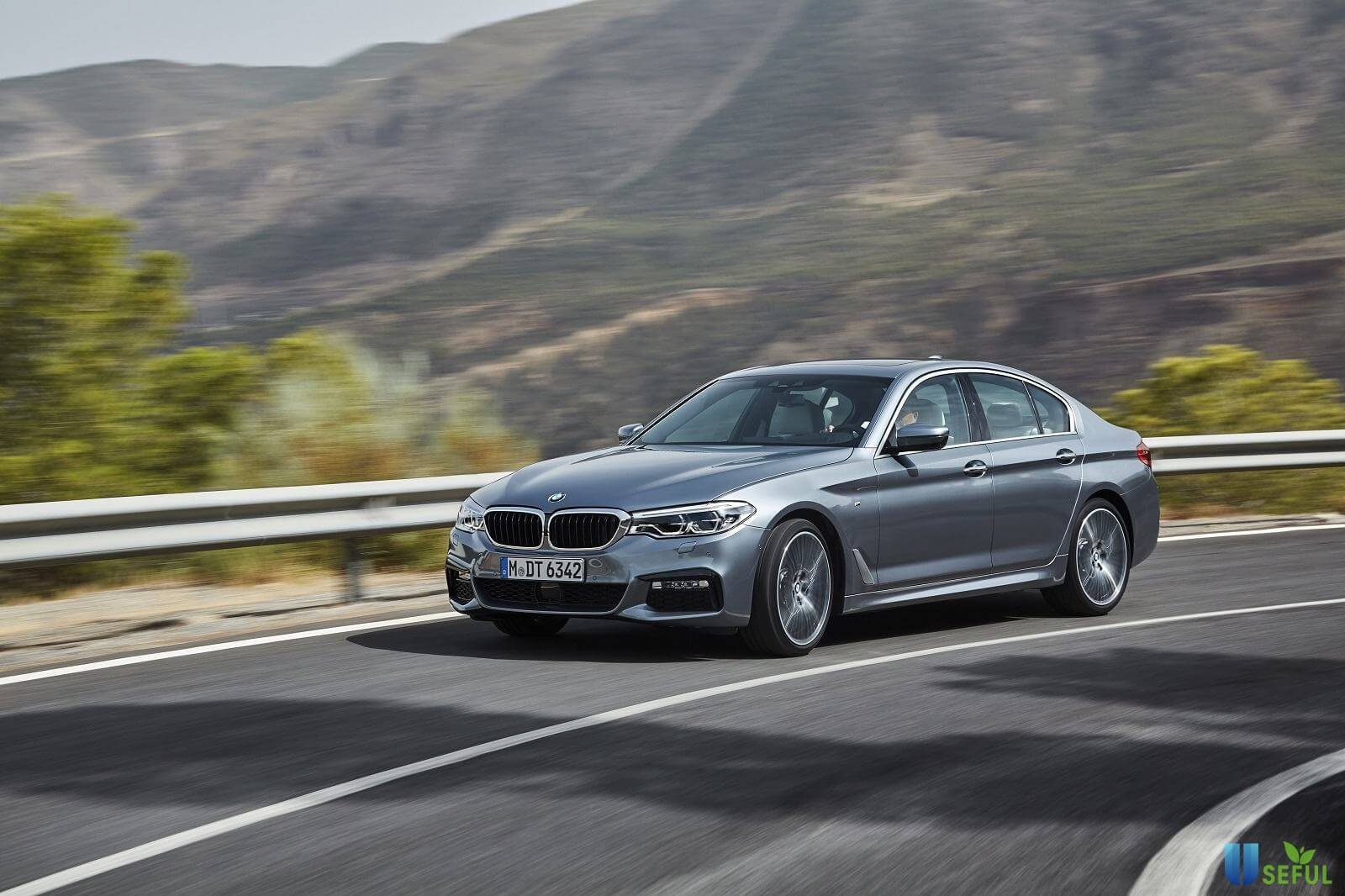 2017_BMW_540i_1 So sánh chi tiết Vinfast Lux A2.0 với BMW 520i