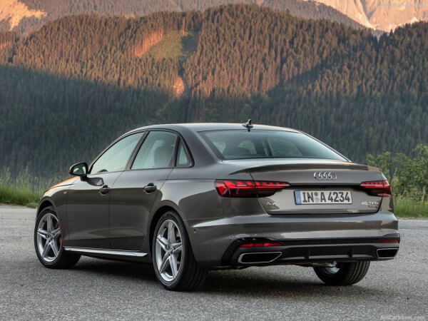 duoi-xe-Audi-A4 Audi A4 vs VinFast Lux A2.0, So sánh chi tiết và khách quan