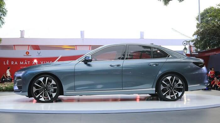 than-xe-lux-a2.0 Chuyên gia so sánh VinFast Lux A2.0 với Mazda 6