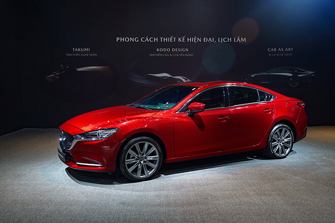 than-xe-mazda-6 Chuyên gia so sánh VinFast Lux A2.0 với Mazda 6